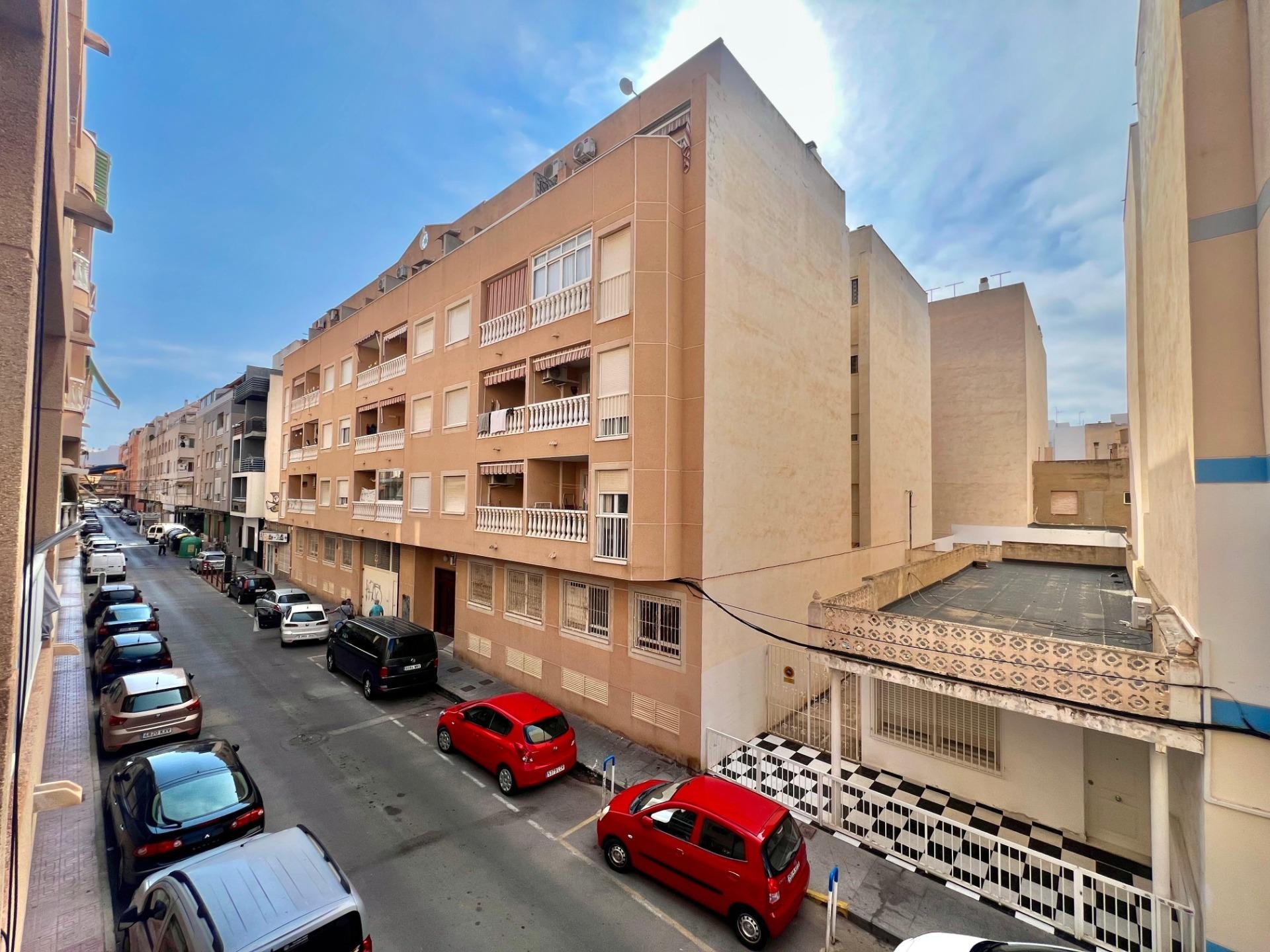 Apartamento en Torrevieja, Alicante, España 1 dormitorio, 63 m2 No. 196655