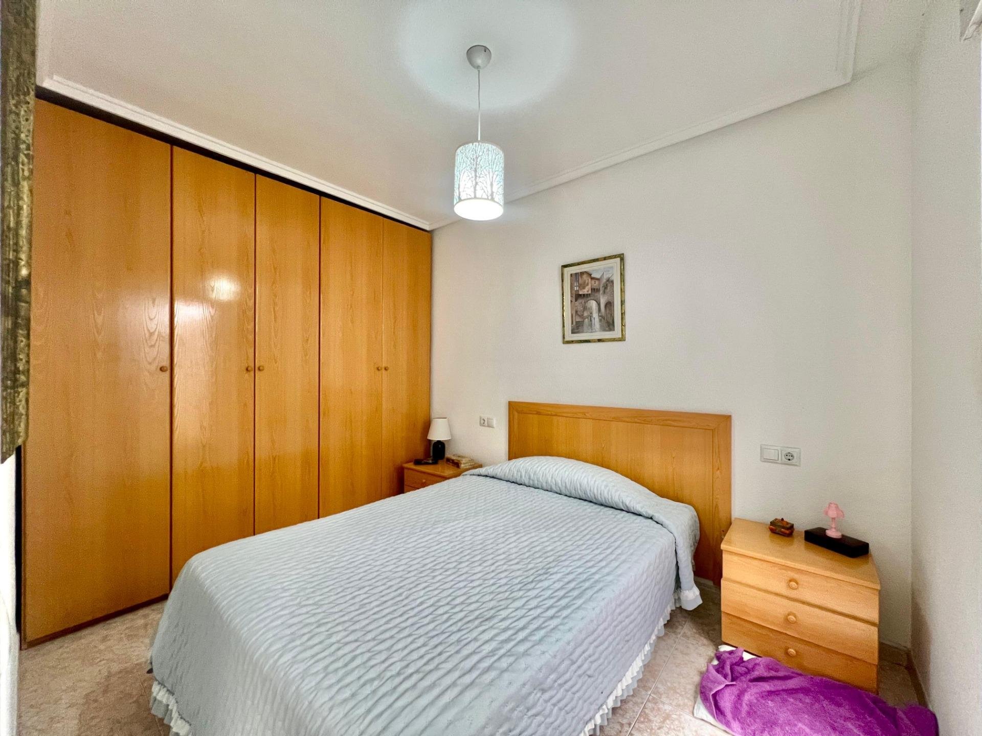 Apartamento en Torrevieja, Alicante, España 1 dormitorio, 63 m2 No. 196655
