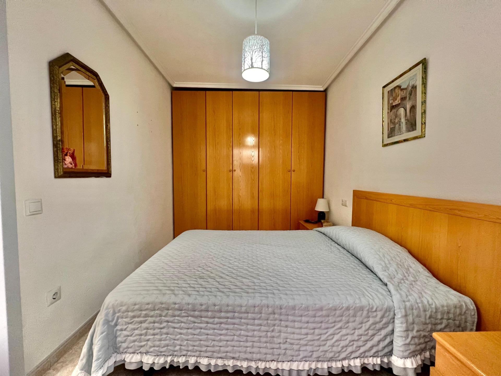 Apartamento en Torrevieja, Alicante, España 1 dormitorio, 63 m2 No. 196655