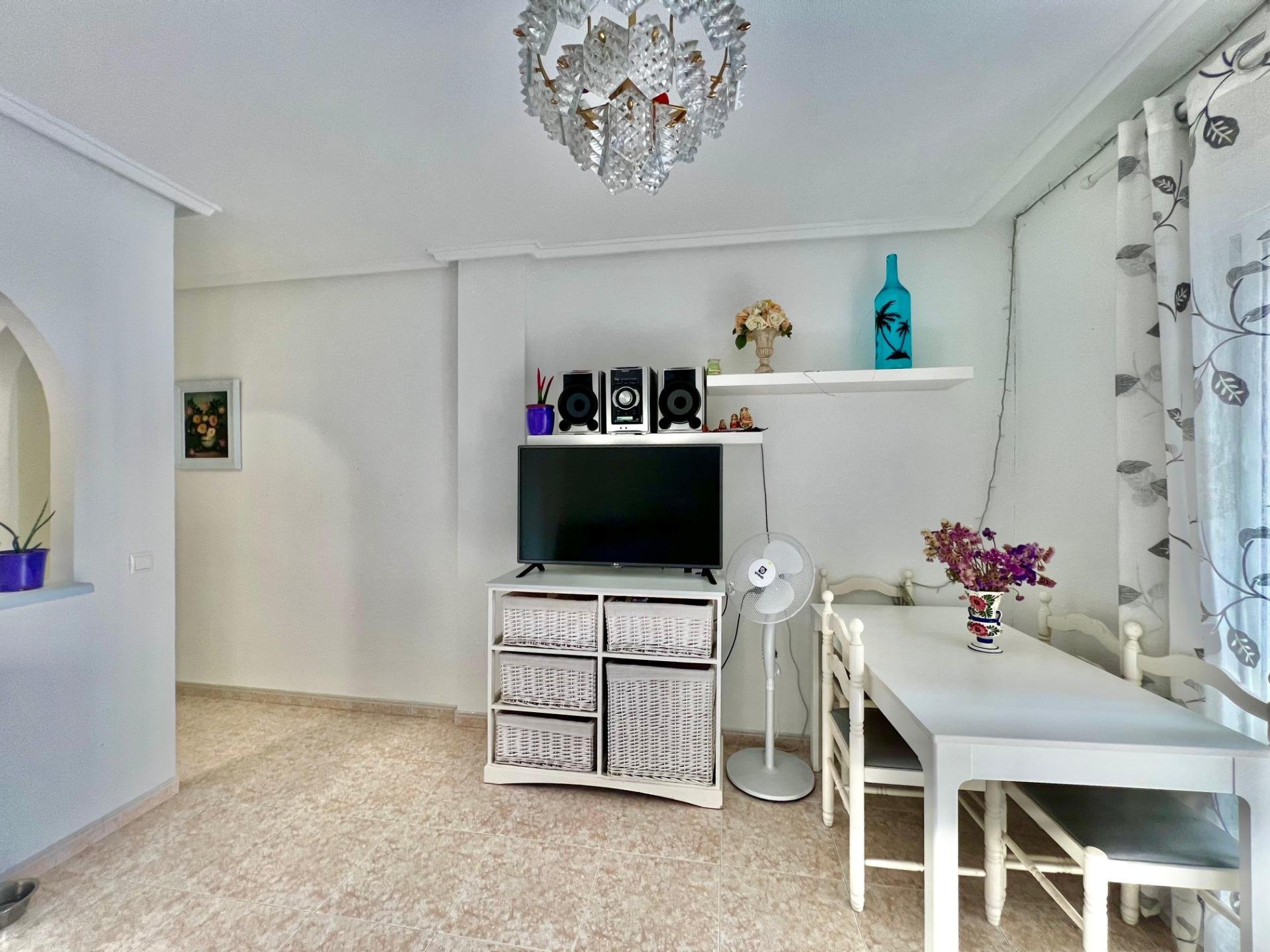 Apartamento en Torrevieja, Alicante, España 1 dormitorio, 63 m2 No. 196655