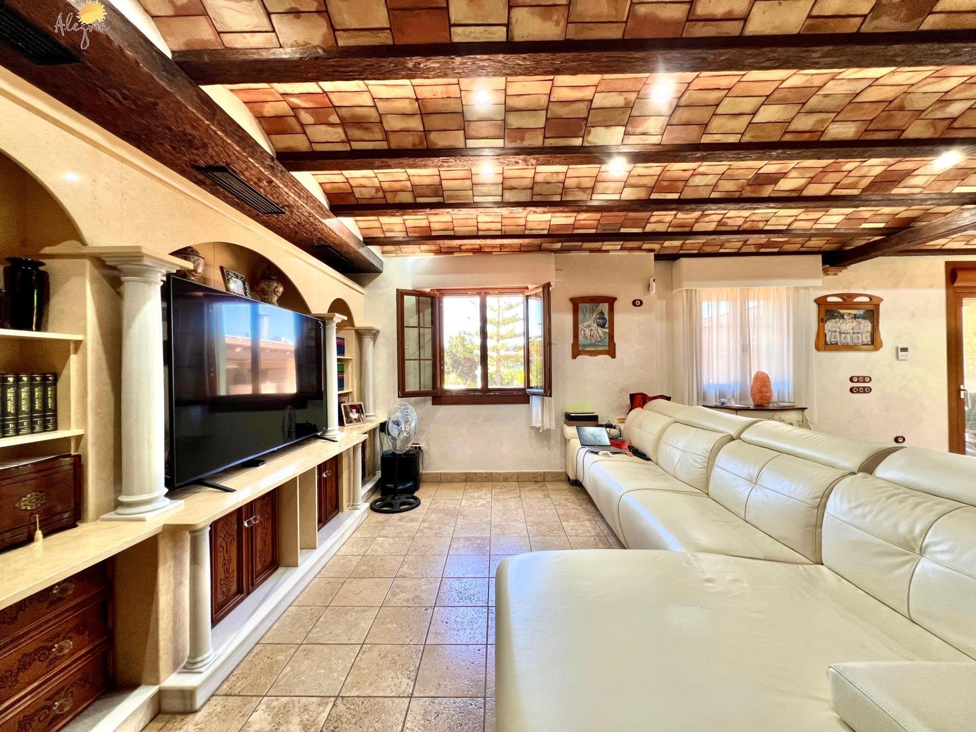 Villa i Almoradi, Alicante, Spanien 4 sovrum, 493 kvm. Nr. 196652
