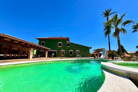 Villa a Almoradi, Alicante, Spagna 4 camere da letto, 493 mq. N° 196652