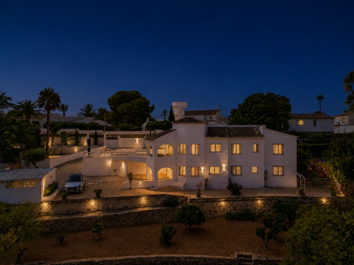 Villa a Benissa, Alicante, Spagna 5 camere da letto, 350 mq. N° 191859