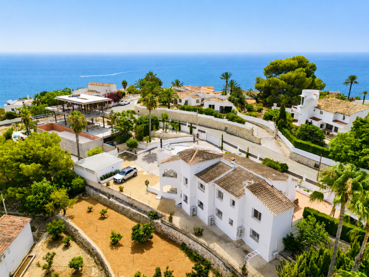 Villa a Benissa, Alicante, Spagna 5 camere da letto, 350 mq. N° 191859
