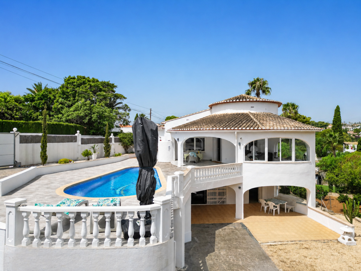 Villa a Benissa, Alicante, Spagna 5 camere da letto, 350 mq. N° 191859