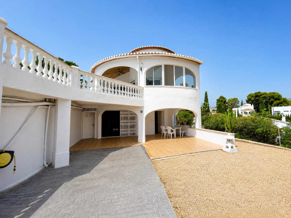 Villa a Benissa, Alicante, Spagna 5 camere da letto, 350 mq. N° 191859