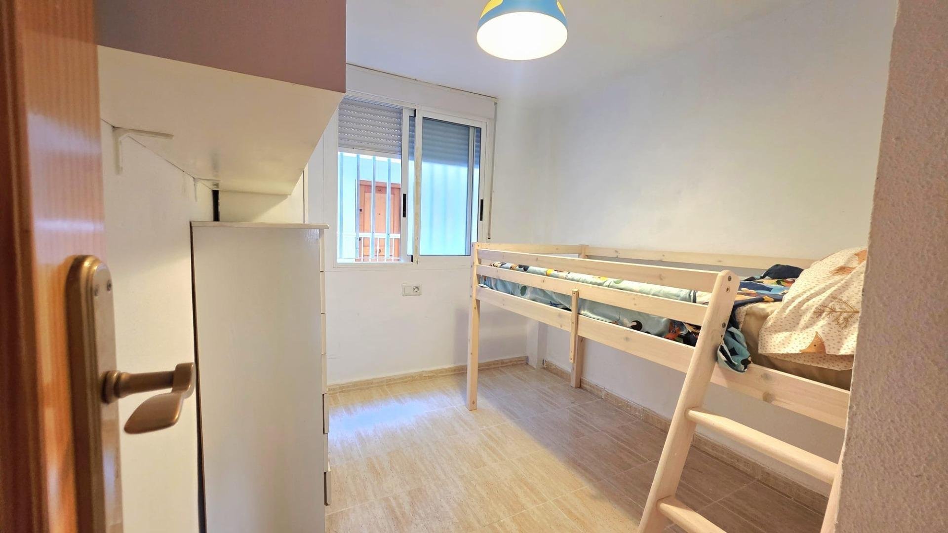 Appartamento a Torrevieja, Alicante, Spagna 2 camere da letto, 60 mq. N° 184373