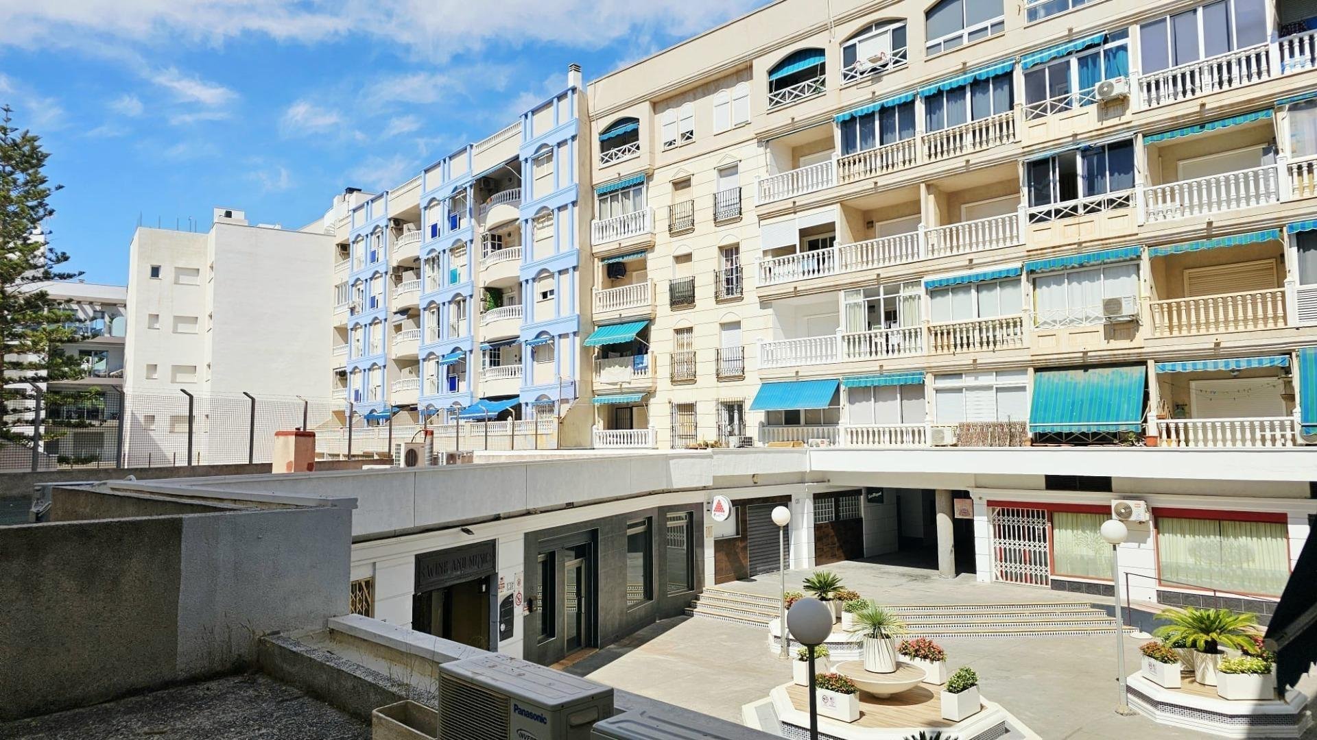 Apartment à Torrevieja, Alicante, Espagne 2 chambres, 75 m2 No. 184375