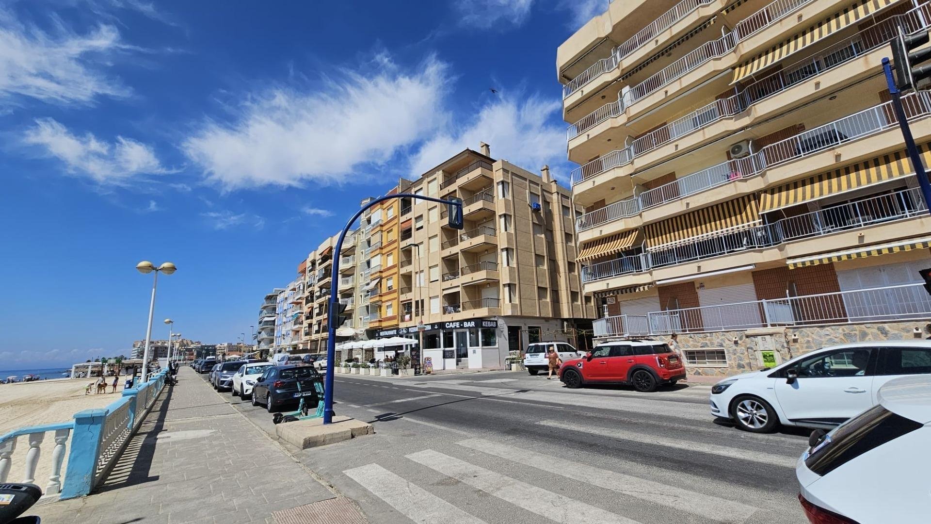 Apartment à Torrevieja, Alicante, Espagne 2 chambres, 75 m2 No. 184375
