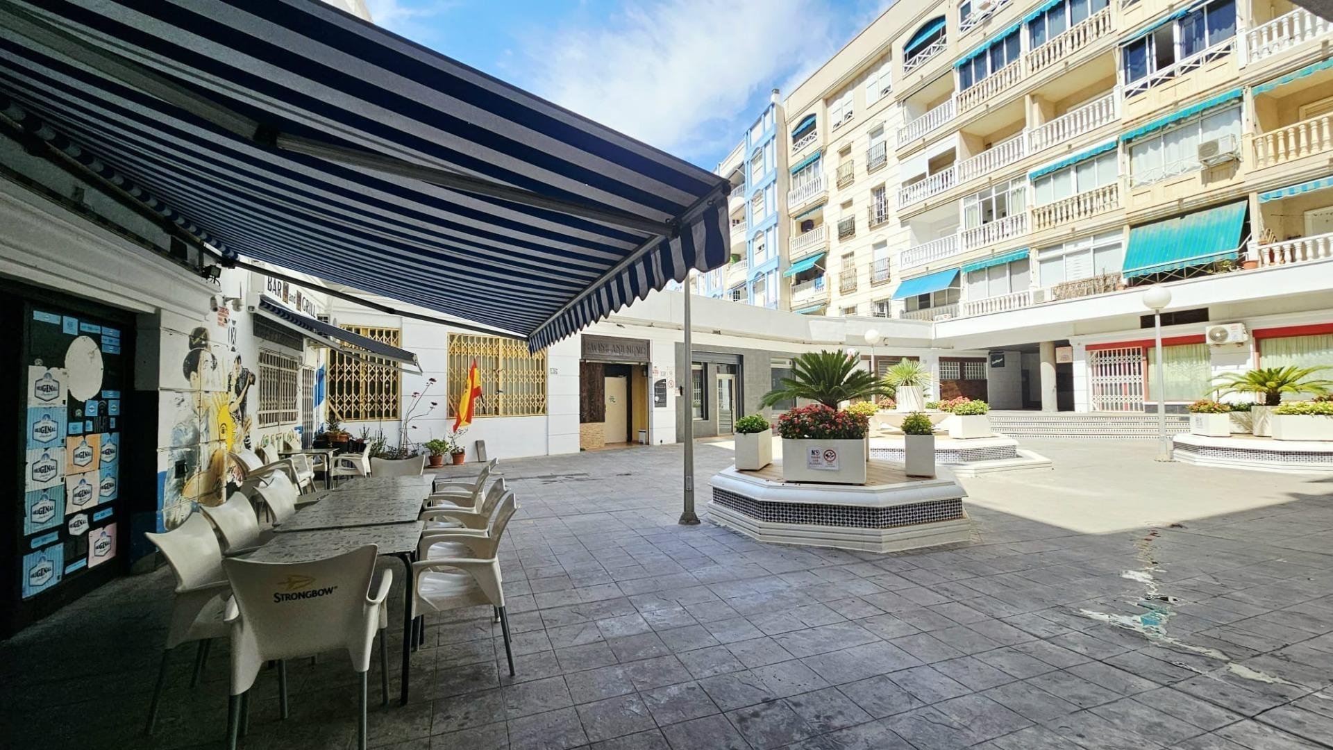 Apartment à Torrevieja, Alicante, Espagne 2 chambres, 75 m2 No. 184375