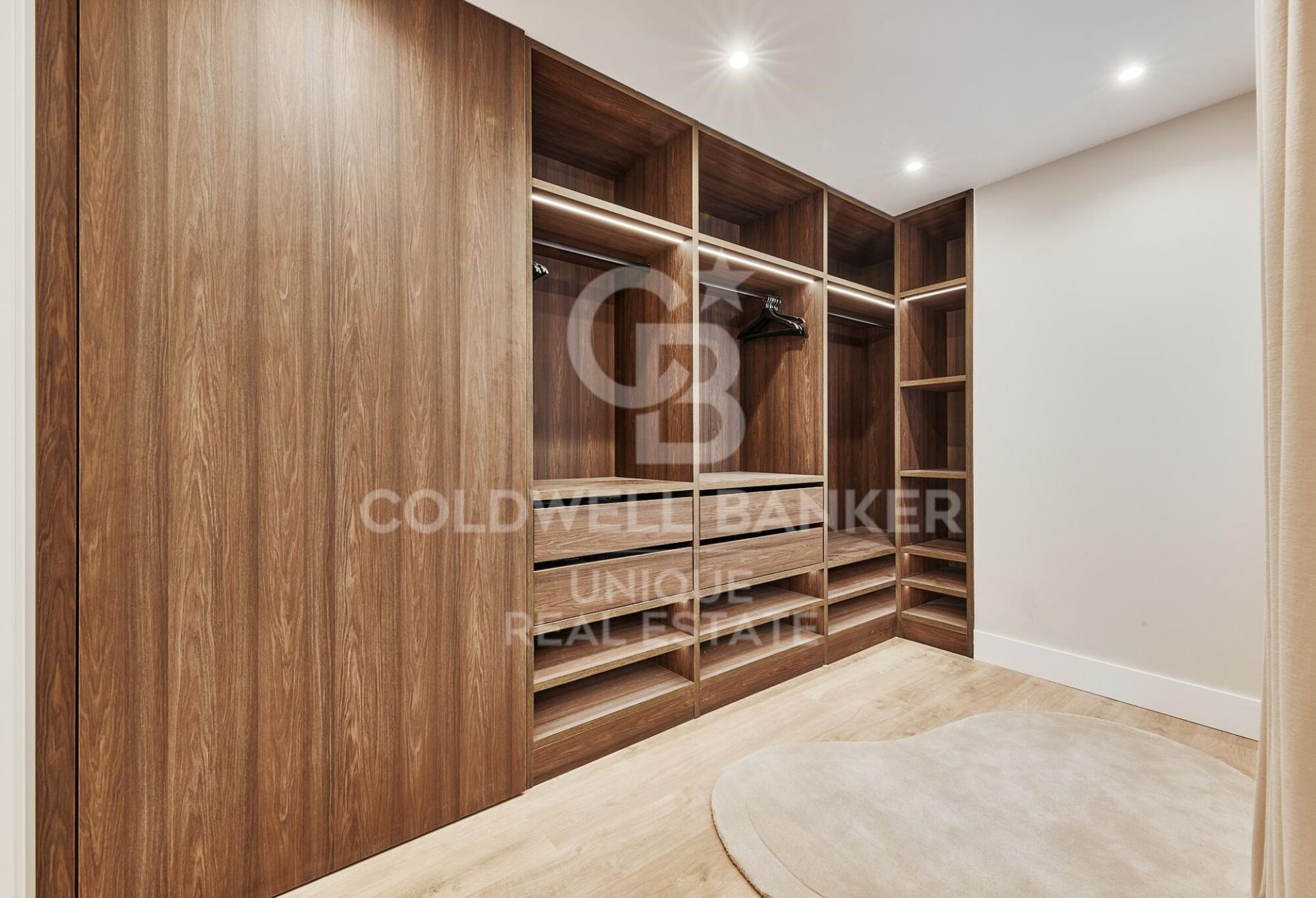Apartment à Madrid, Espagne 3 chambres, 180 m2 No. 158296