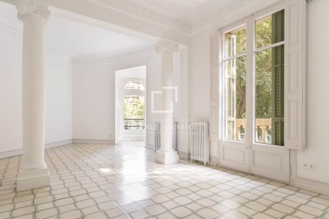 Apartment in Barcelona, Spain 4 bedrooms, 170 sq.m. No. 192836