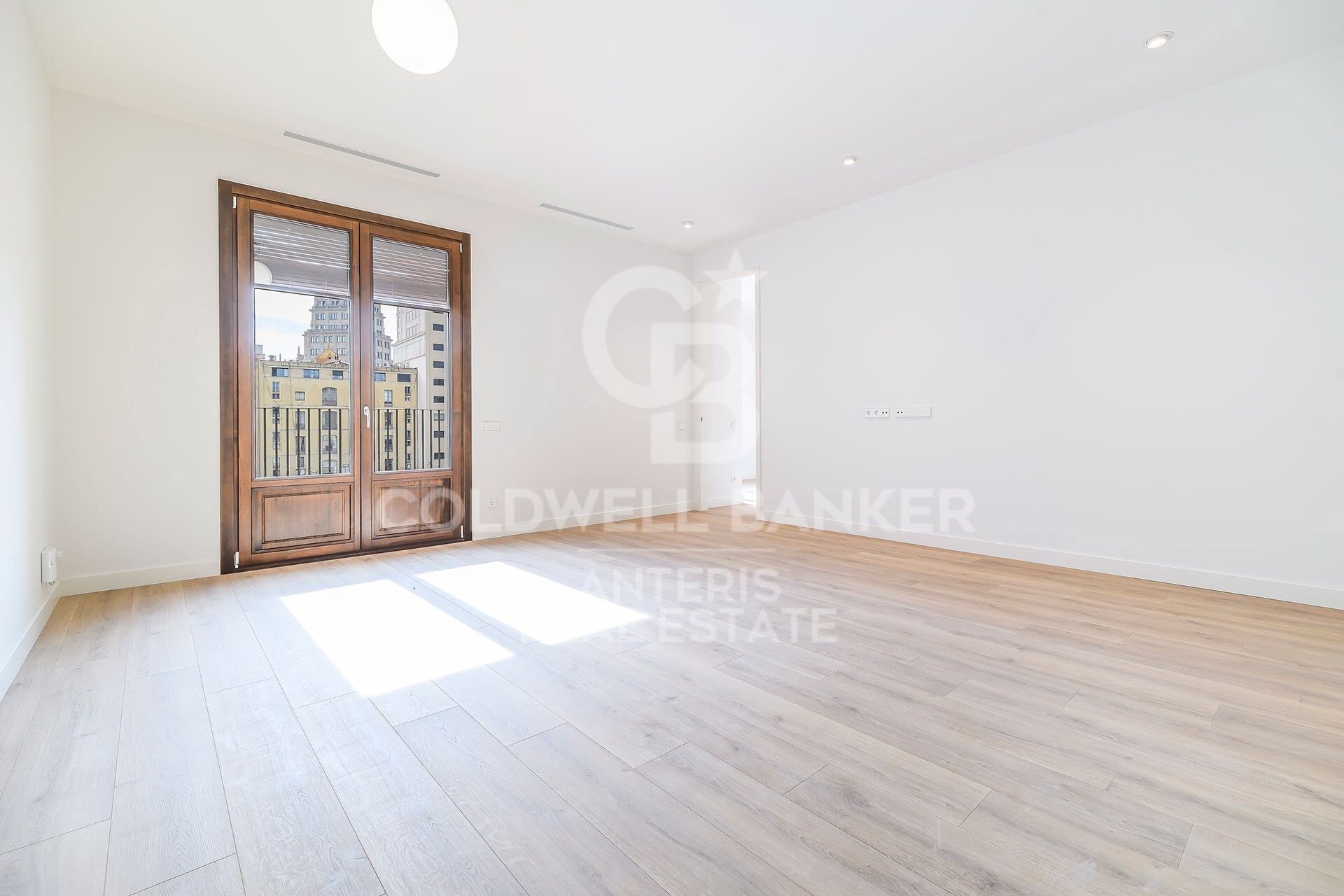 Takvåning i Barcelona, Spanien 2 sovrum, 104 kvm. Nr. 156986