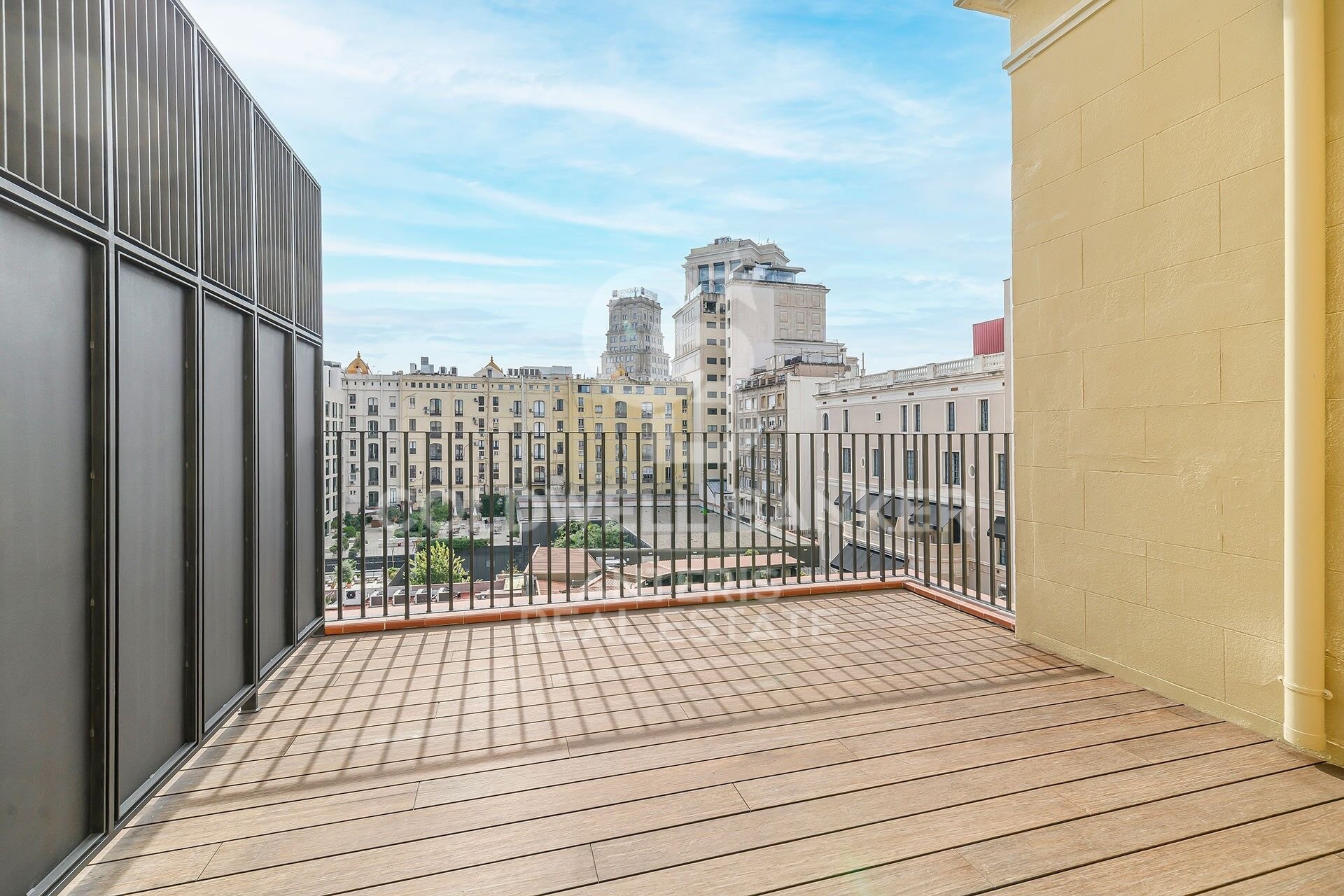 Takvåning i Barcelona, Spanien 2 sovrum, 104 kvm. Nr. 156986