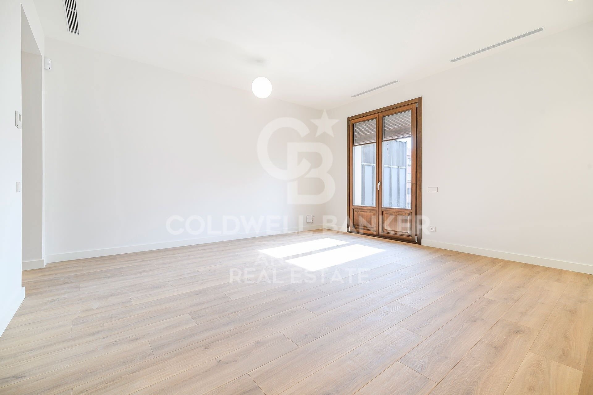 Takvåning i Barcelona, Spanien 2 sovrum, 104 kvm. Nr. 156986