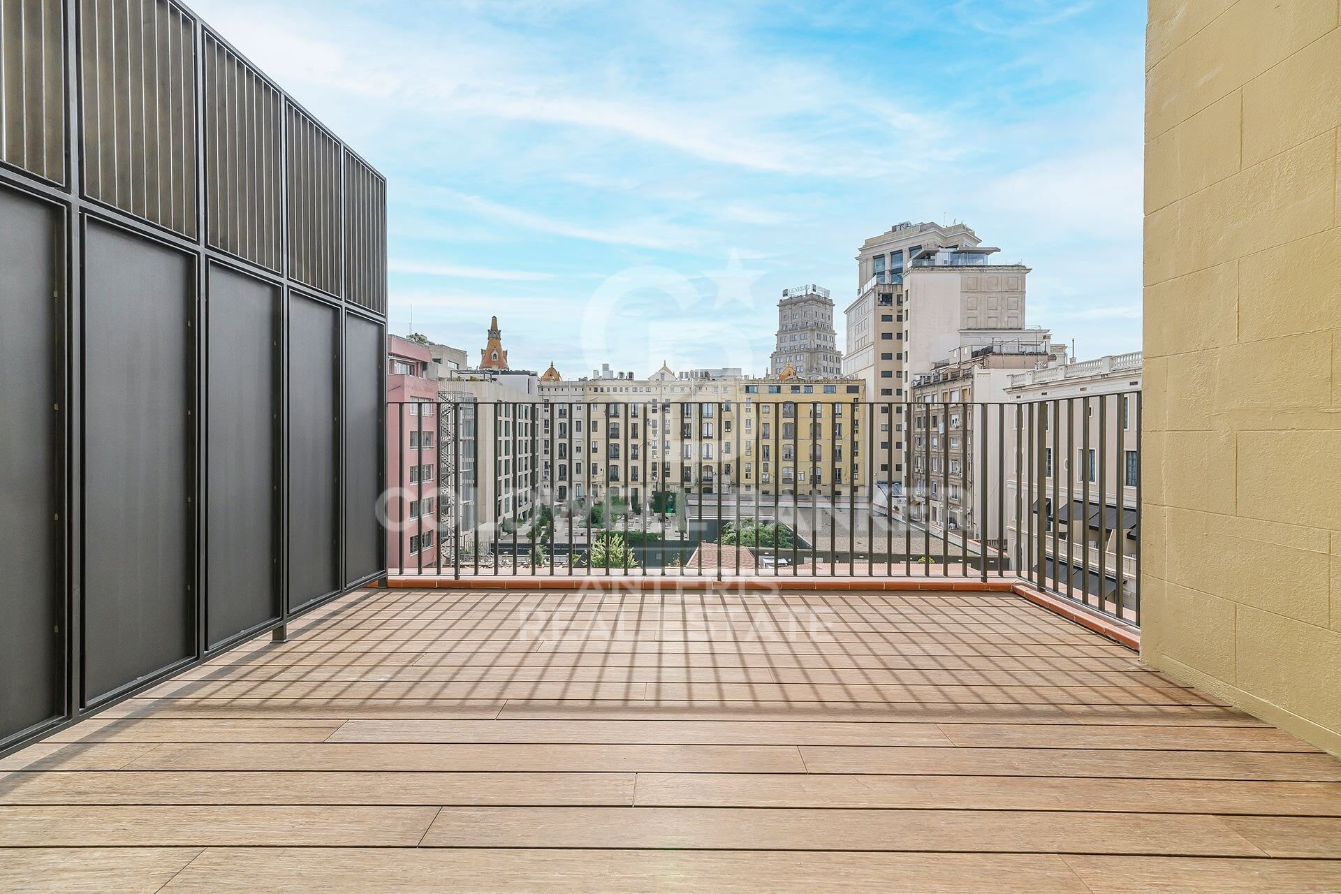 Takvåning i Barcelona, Spanien 2 sovrum, 104 kvm. Nr. 156986