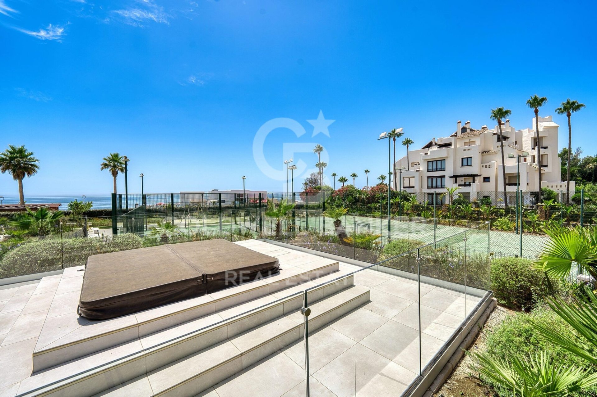 Apartment à Estepona, Malaga, Espagne 3 chambres, 135 m2 No. 178570