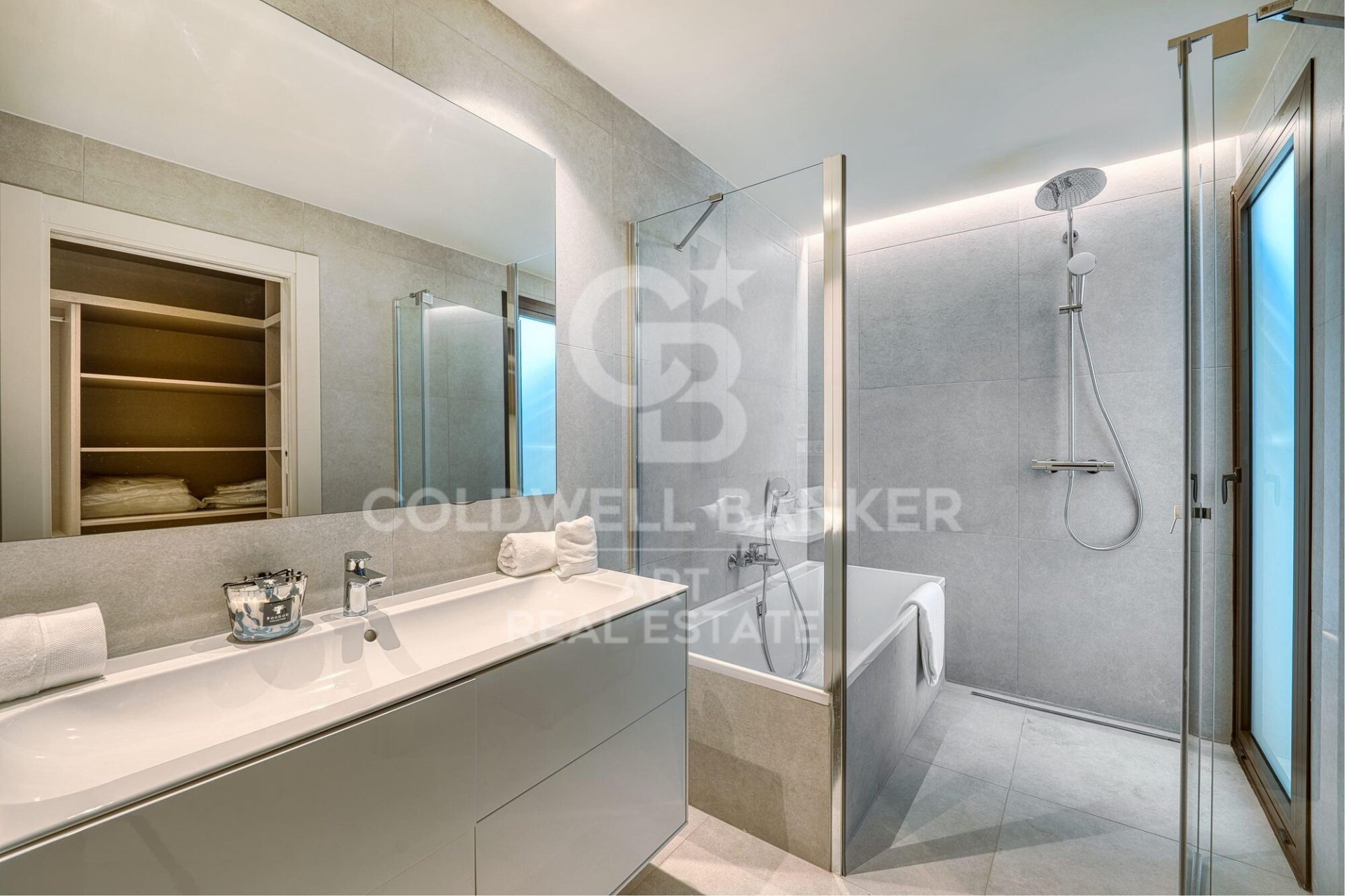 Apartment à Estepona, Malaga, Espagne 3 chambres, 135 m2 No. 178570