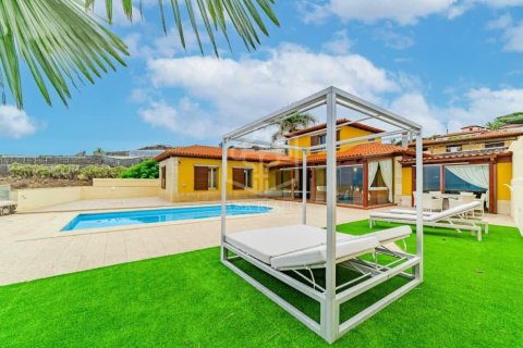 Villa i Tacoronte, Tenerife, Spanien 4 sovrum, 233 kvm. Nr. 143582