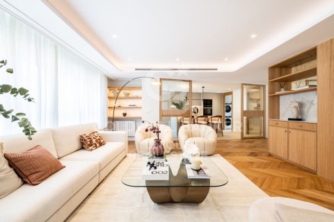 Apartament w Madrid, Hiszpania 4 sypialnie, 222 mkw. nr 179017
