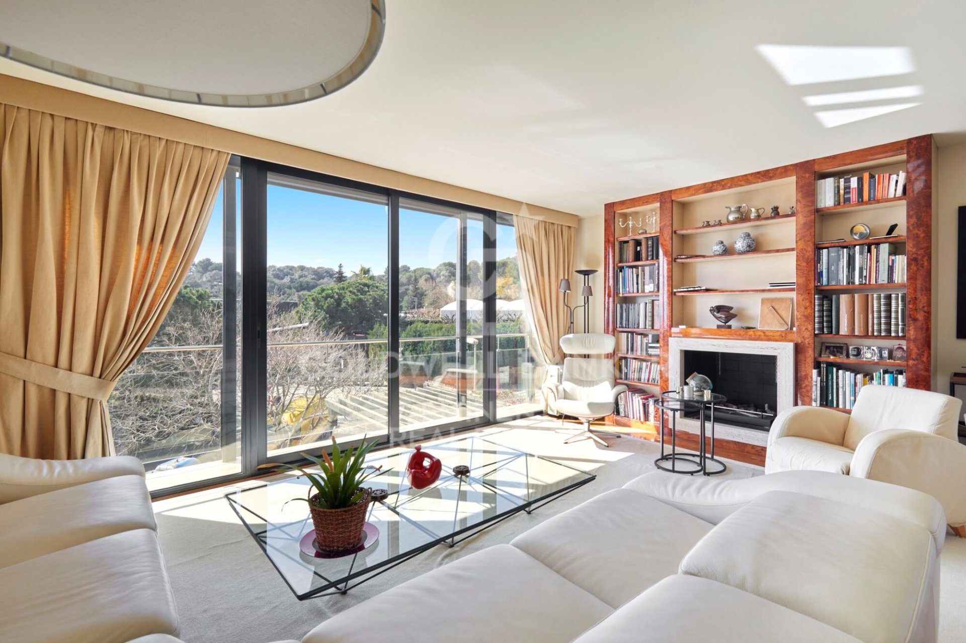 House in Barcelona, Spain 5 bedrooms, 251 sq.m. No. 179013
