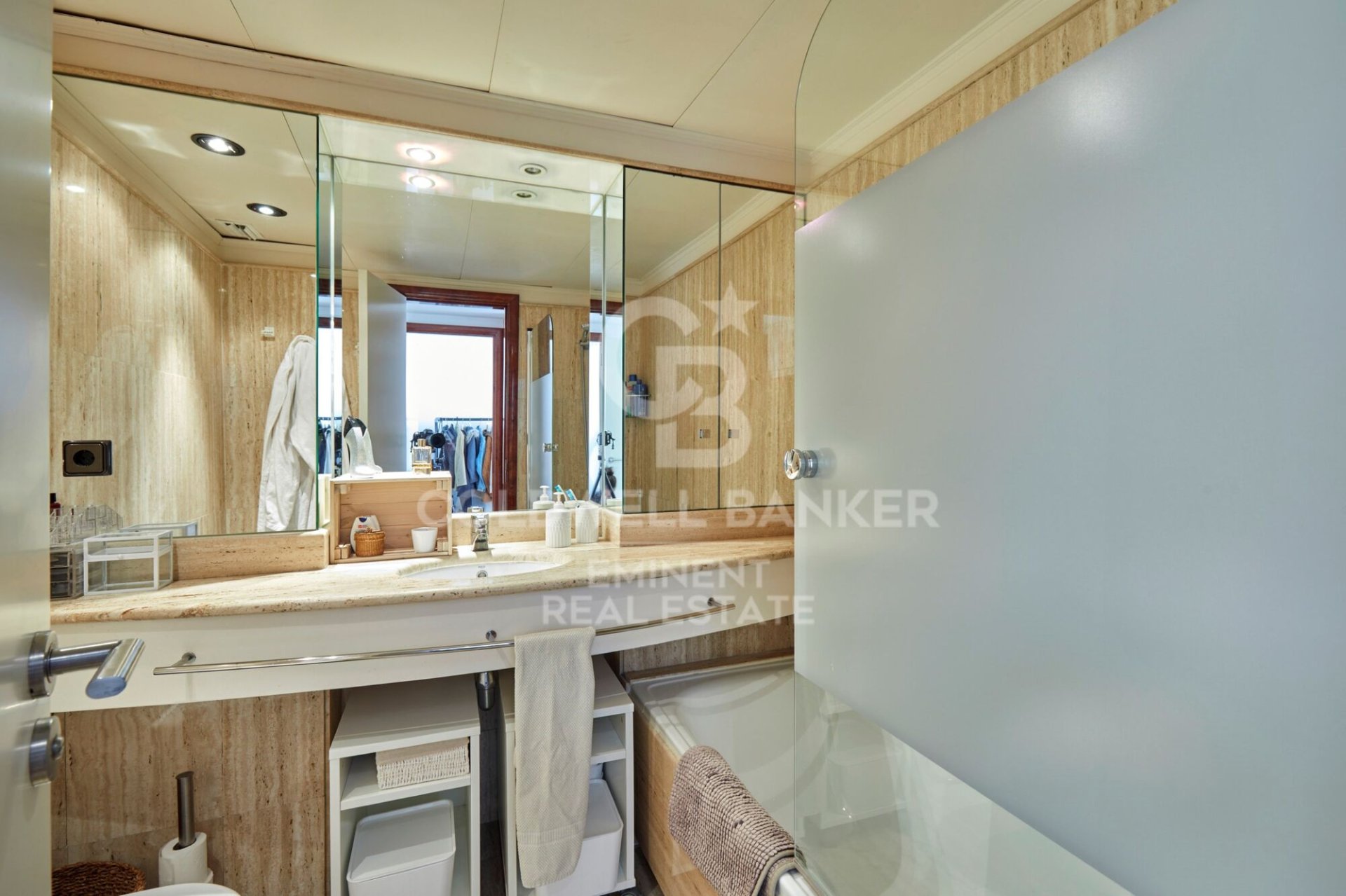 House in Barcelona, Spain 5 bedrooms, 251 sq.m. No. 179013