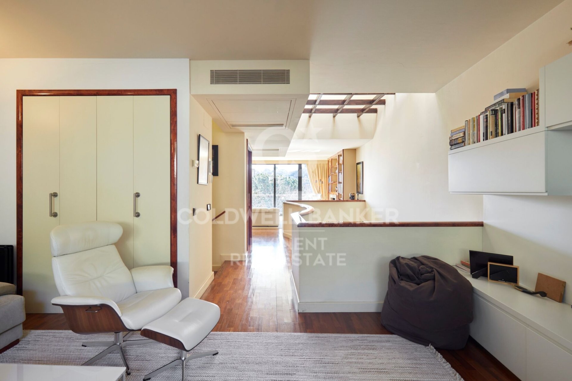 House in Barcelona, Spain 5 bedrooms, 251 sq.m. No. 179013
