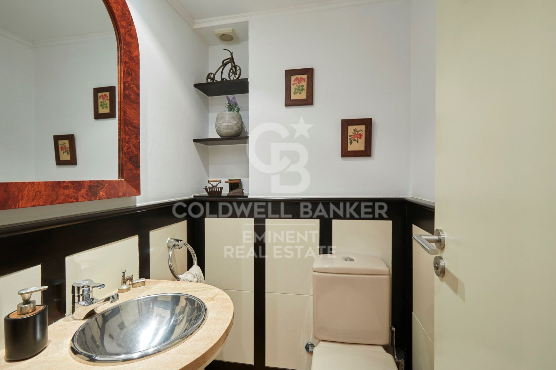 House in Barcelona, Spain 5 bedrooms, 251 sq.m. No. 179013
