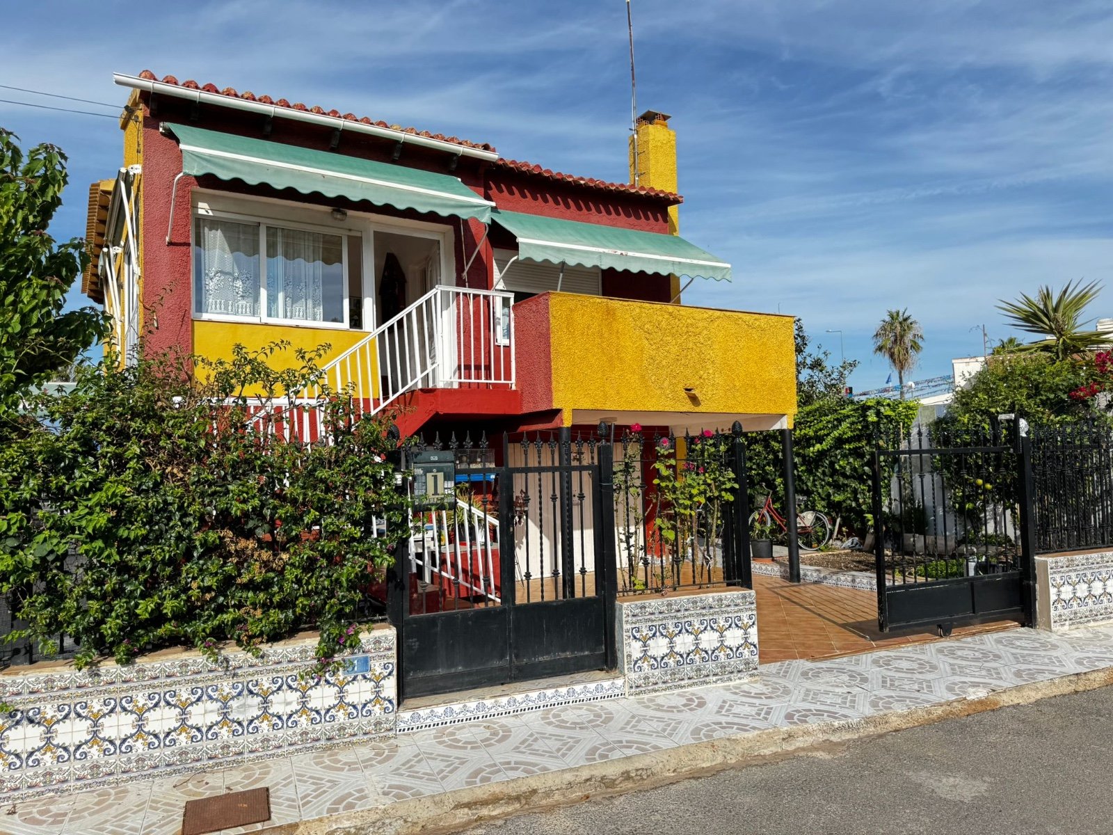 Villa in Punta Prima, Alicante, Spanien 5 Schlafzimmer, 200 m2 Nr. 136970