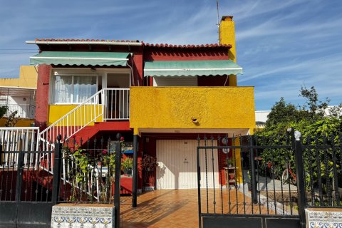 Villa in Punta Prima, Alicante, Spain 5 bedrooms, 200 sq.m. No. 136970