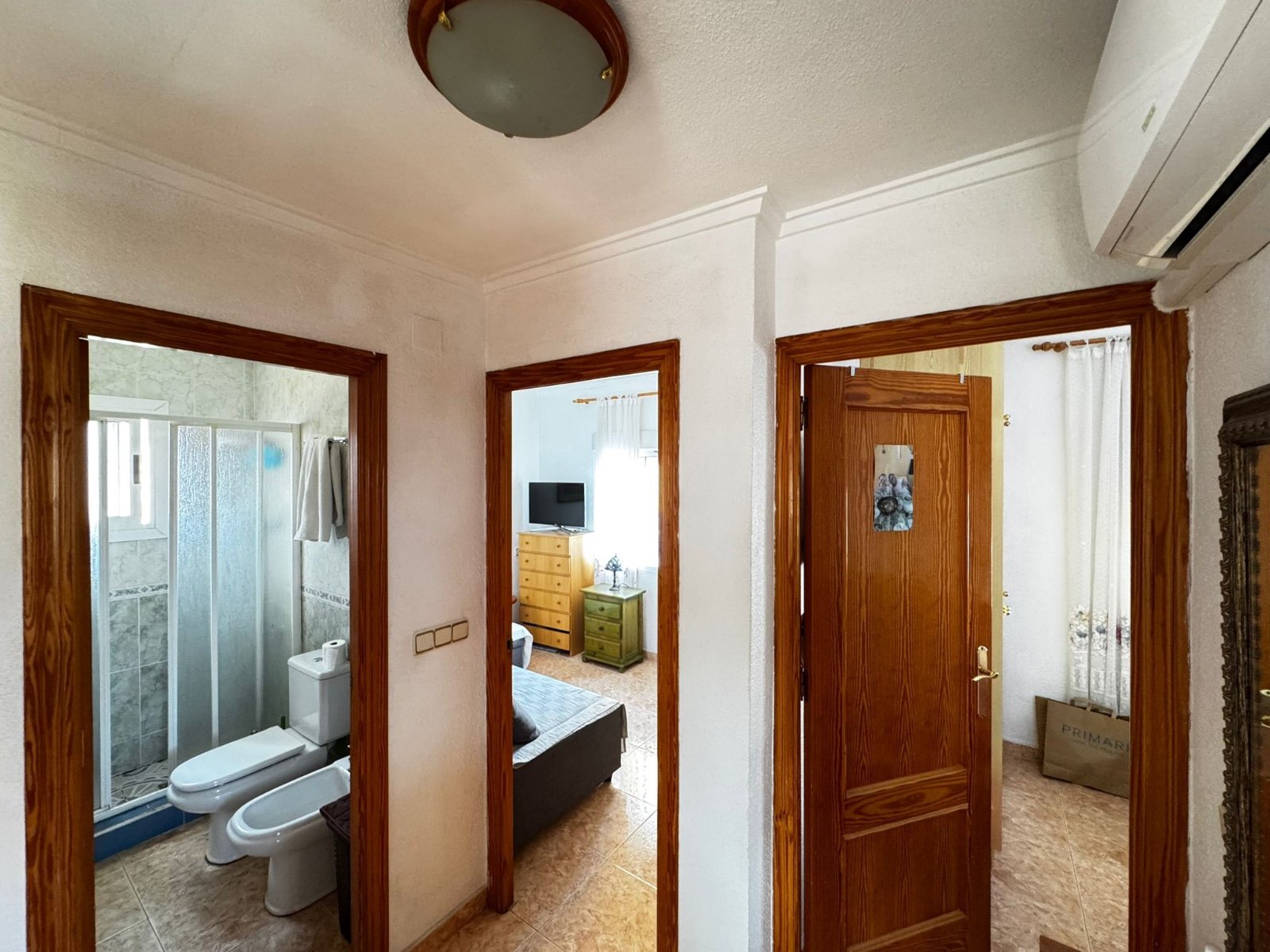 Villa in Punta Prima, Alicante, Spanien 5 Schlafzimmer, 200 m2 Nr. 136970