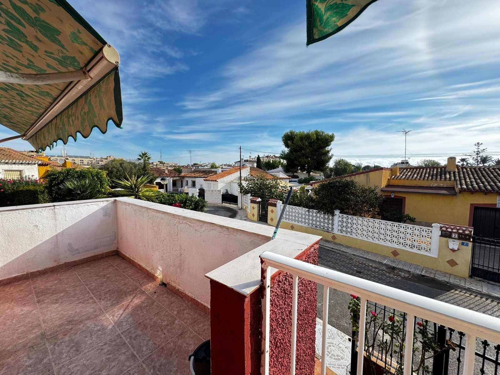Villa in Punta Prima, Alicante, Spanien 5 Schlafzimmer, 200 m2 Nr. 136970