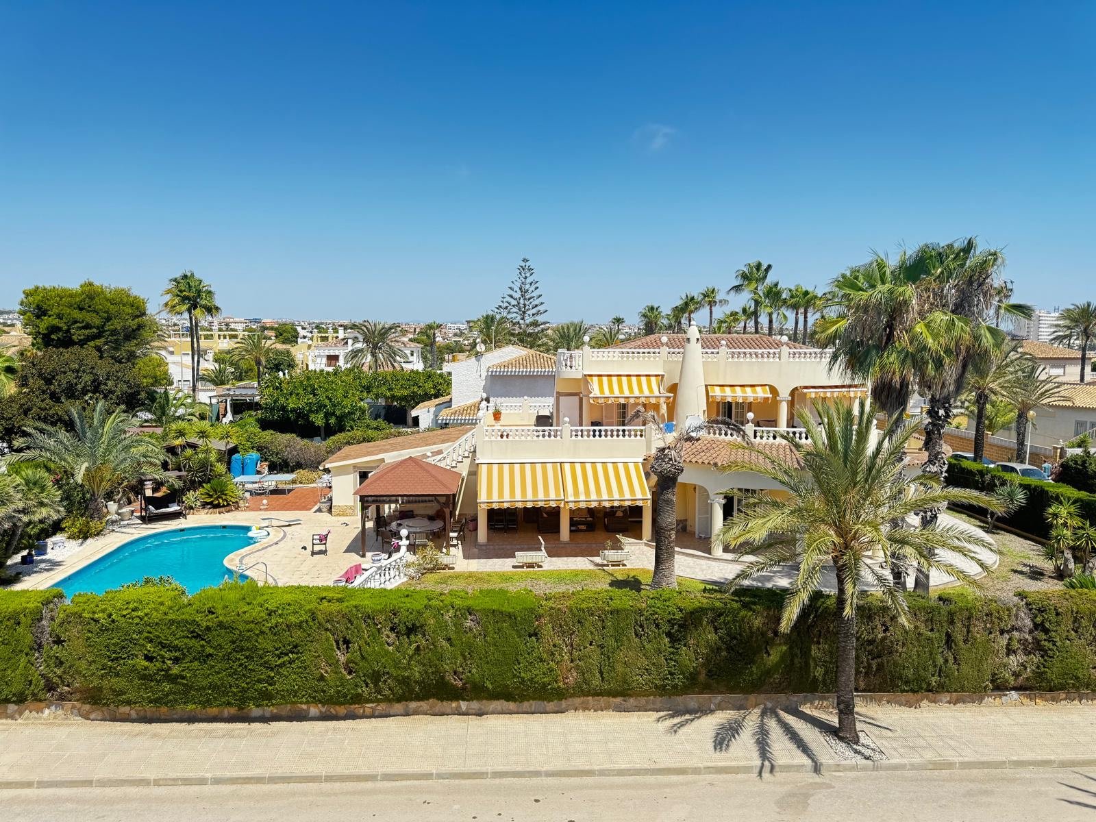 Villa en Punta Prima, Alicante, España 4 dormitorios, 250 m2 No. 136969