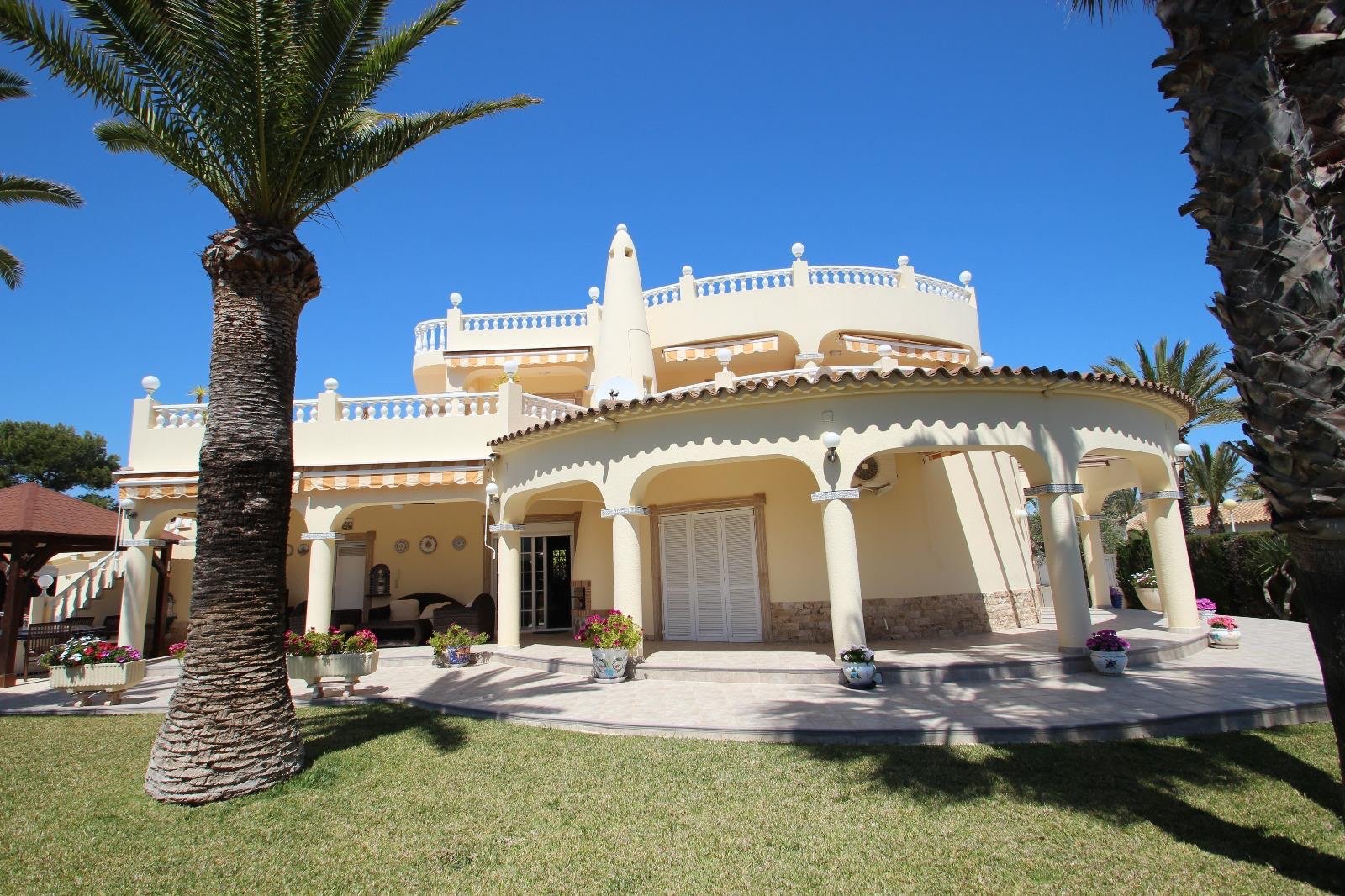 Villa en Punta Prima, Alicante, España 4 dormitorios, 250 m2 No. 136969