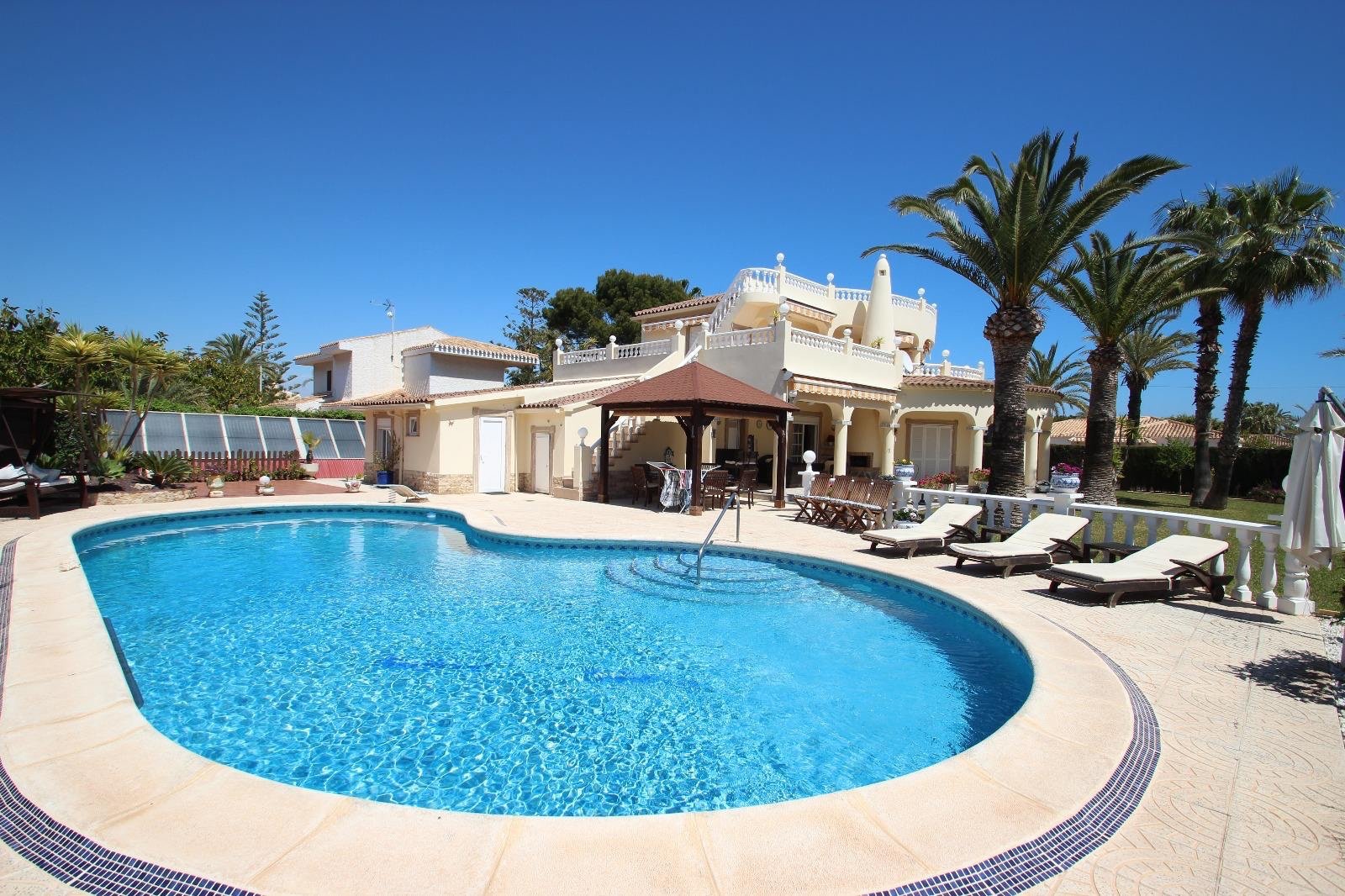 Villa en Punta Prima, Alicante, España 4 dormitorios, 250 m2 No. 136969