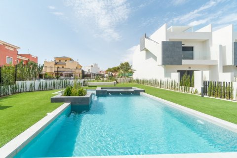 Bungalow in Torrevieja, Alicante, Spanien 2 Schlafzimmer, 74 m2 Nr. 111480