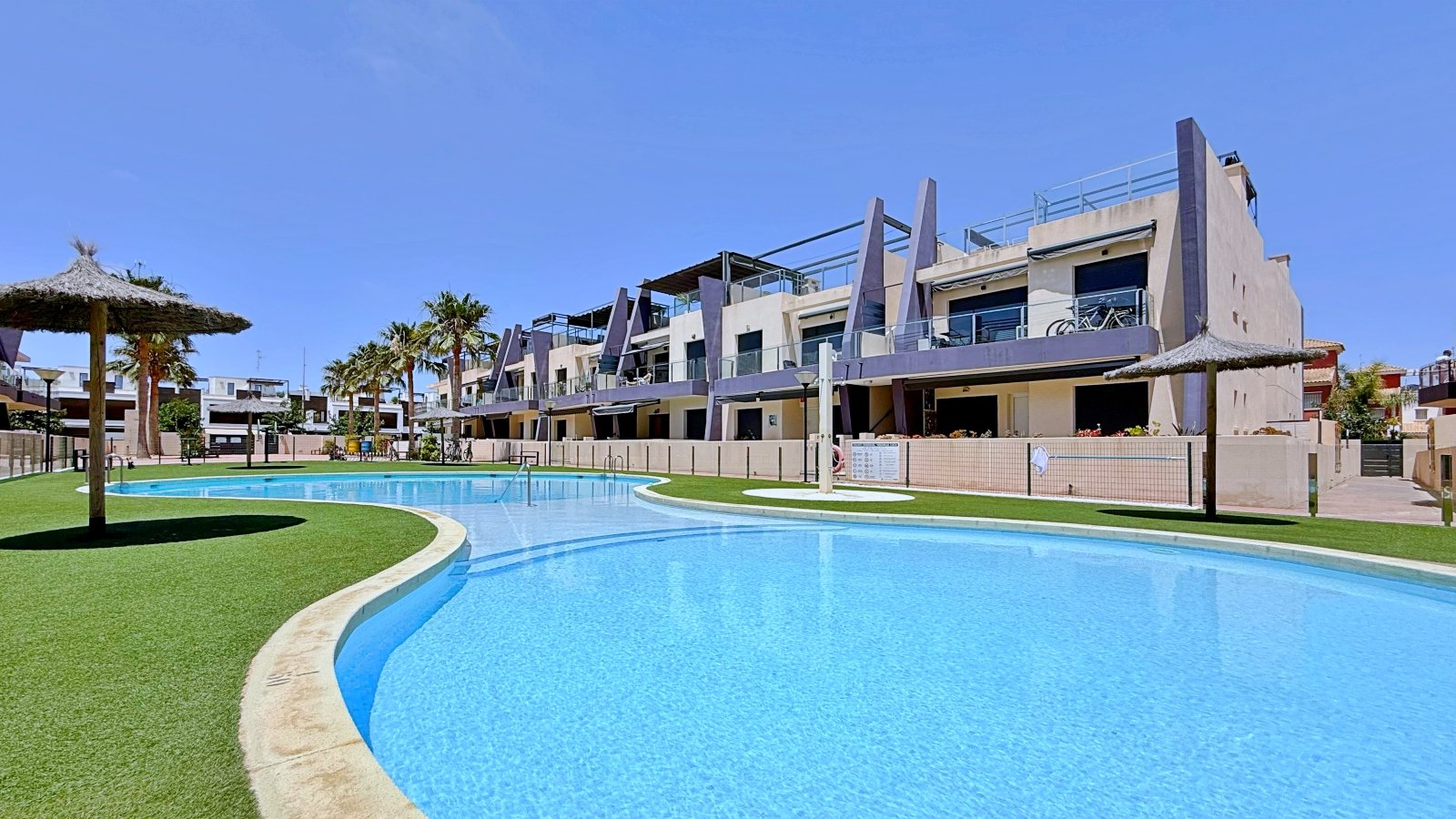 Apartment à Pilar de la Horadada, Alicante, Espagne 3 chambres, 108 m2 No. 180693