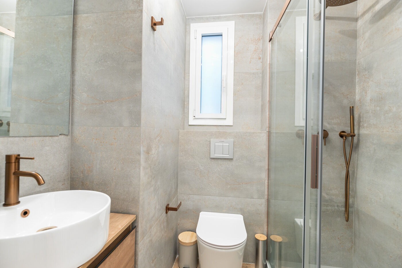 Apartamento en Barcelona, España 4 dormitorios,  No. 140981