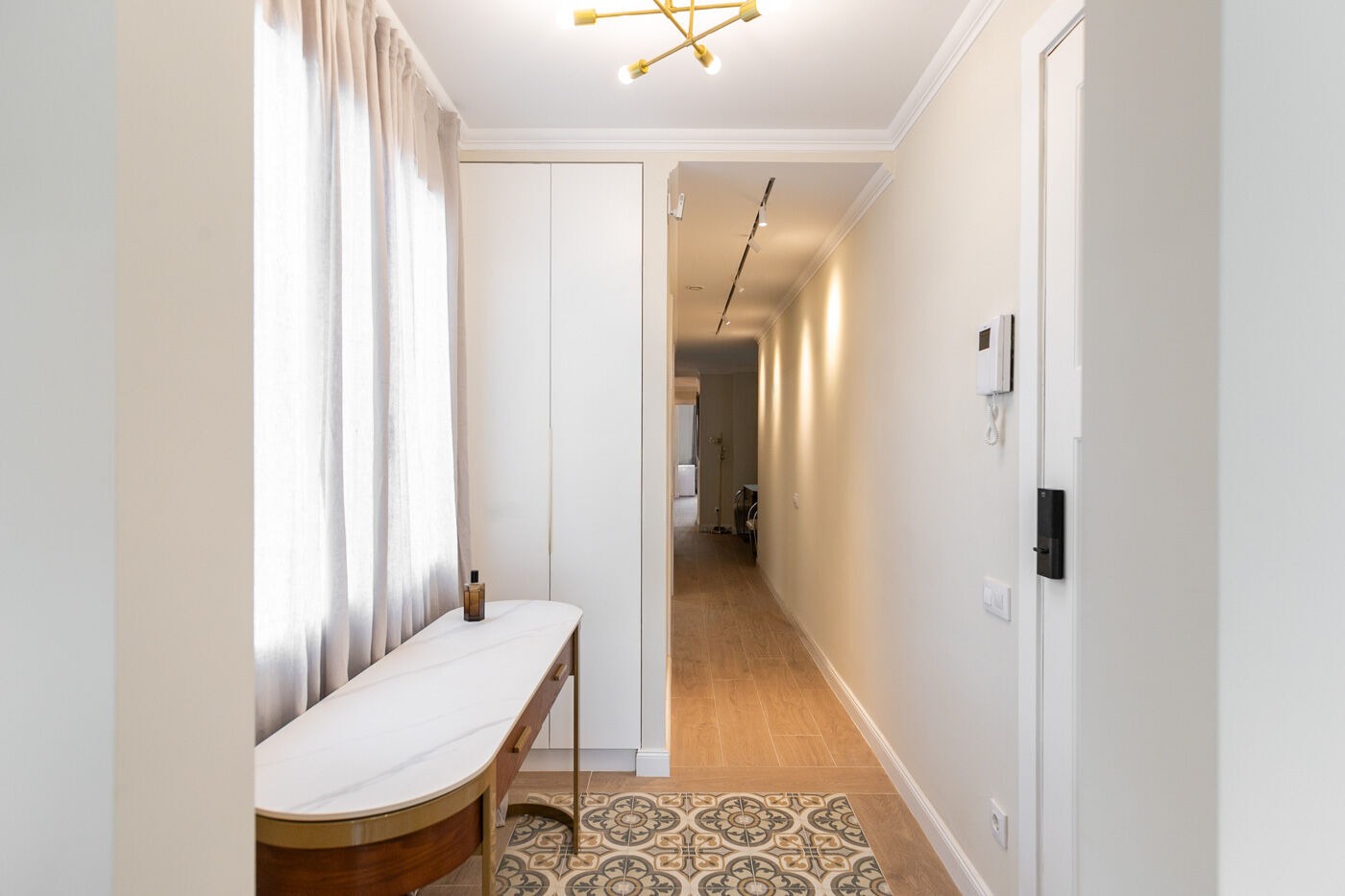 Apartamento en Barcelona, España 4 dormitorios,  No. 140981