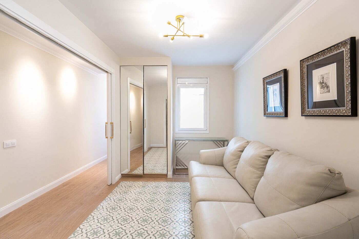 Apartamento en Barcelona, España 4 dormitorios,  No. 140981