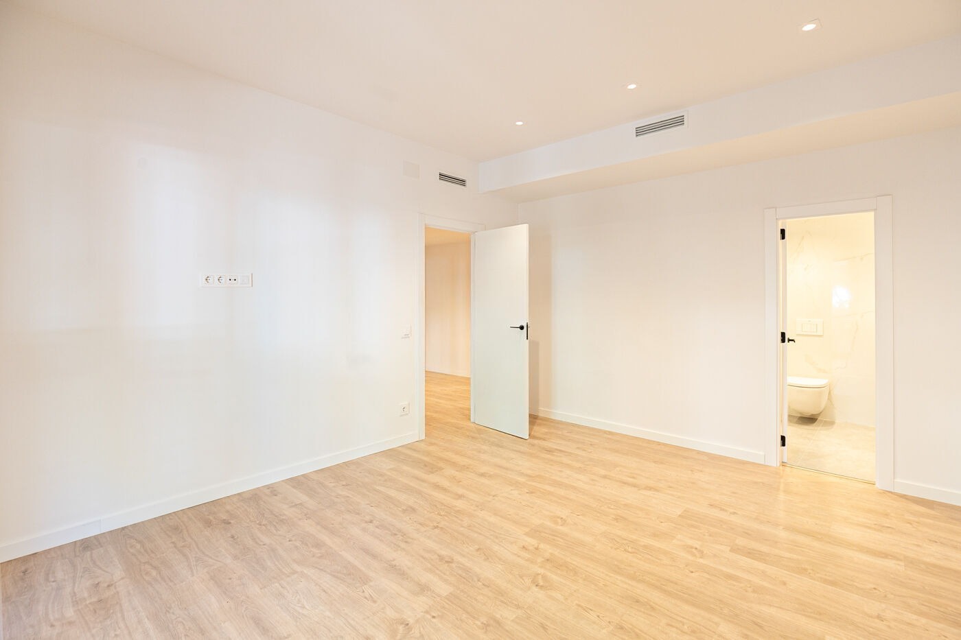 Lägenhet i Barcelona, Spanien 5 sovrum,  Nr. 140989