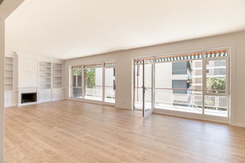 Wohnung in Barcelona, Spanien 5 Schlafzimmer,  Nr. 140989