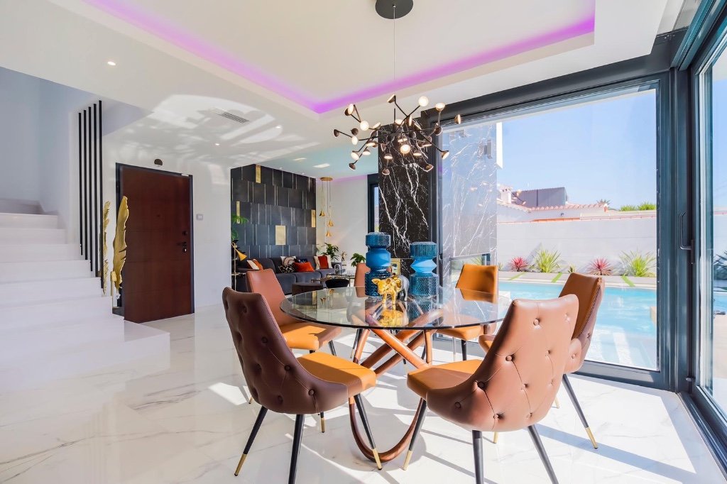 Villa à Torrevieja, Alicante, Espagne 4 chambres, 200 m2 No. 144765