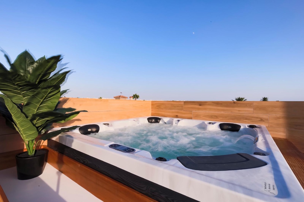 Villa à Torrevieja, Alicante, Espagne 4 chambres, 200 m2 No. 144765