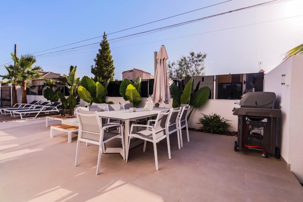 Villa à Torrevieja, Alicante, Espagne 4 chambres, 200 m2 No. 144765