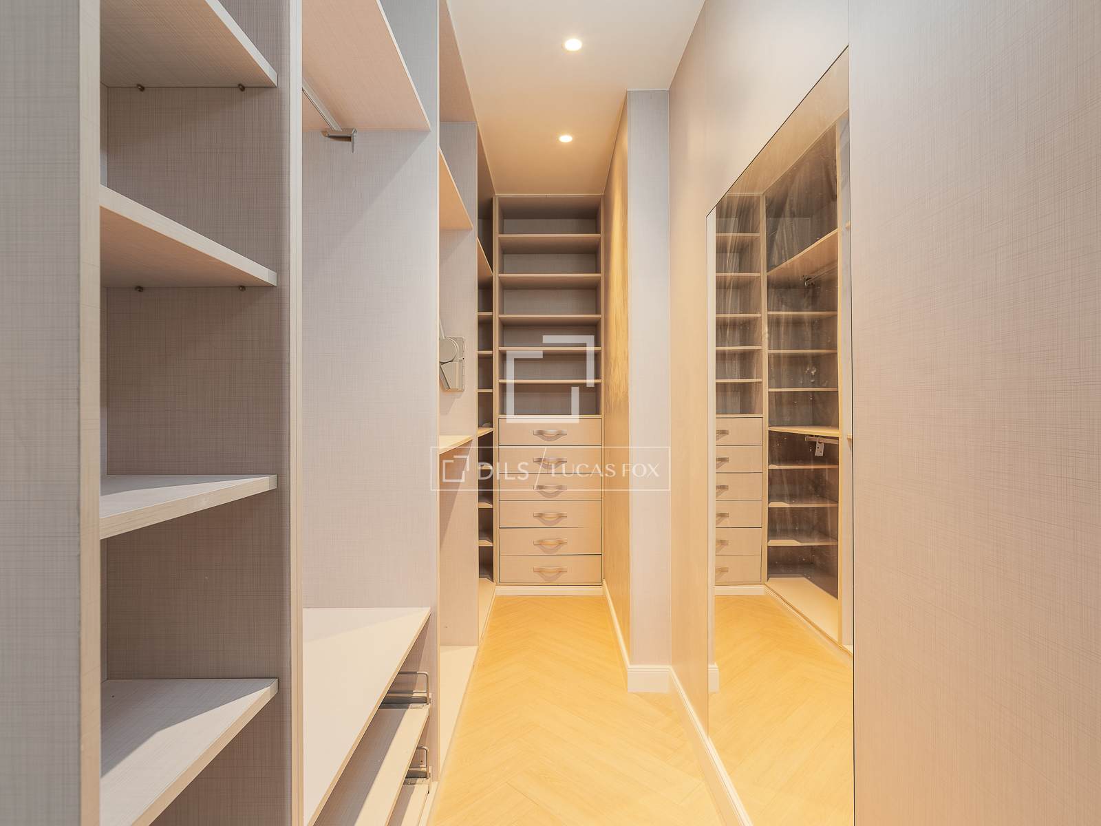 Wohnung in Barcelona, Spanien 3 Schlafzimmer, 159 m2 Nr. 166328