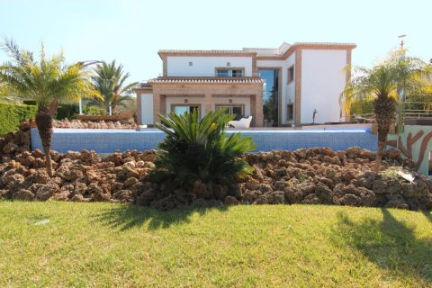 Villa in Javea, Alicante, Spain 5 bedrooms, 450 sq.m. No. 80595