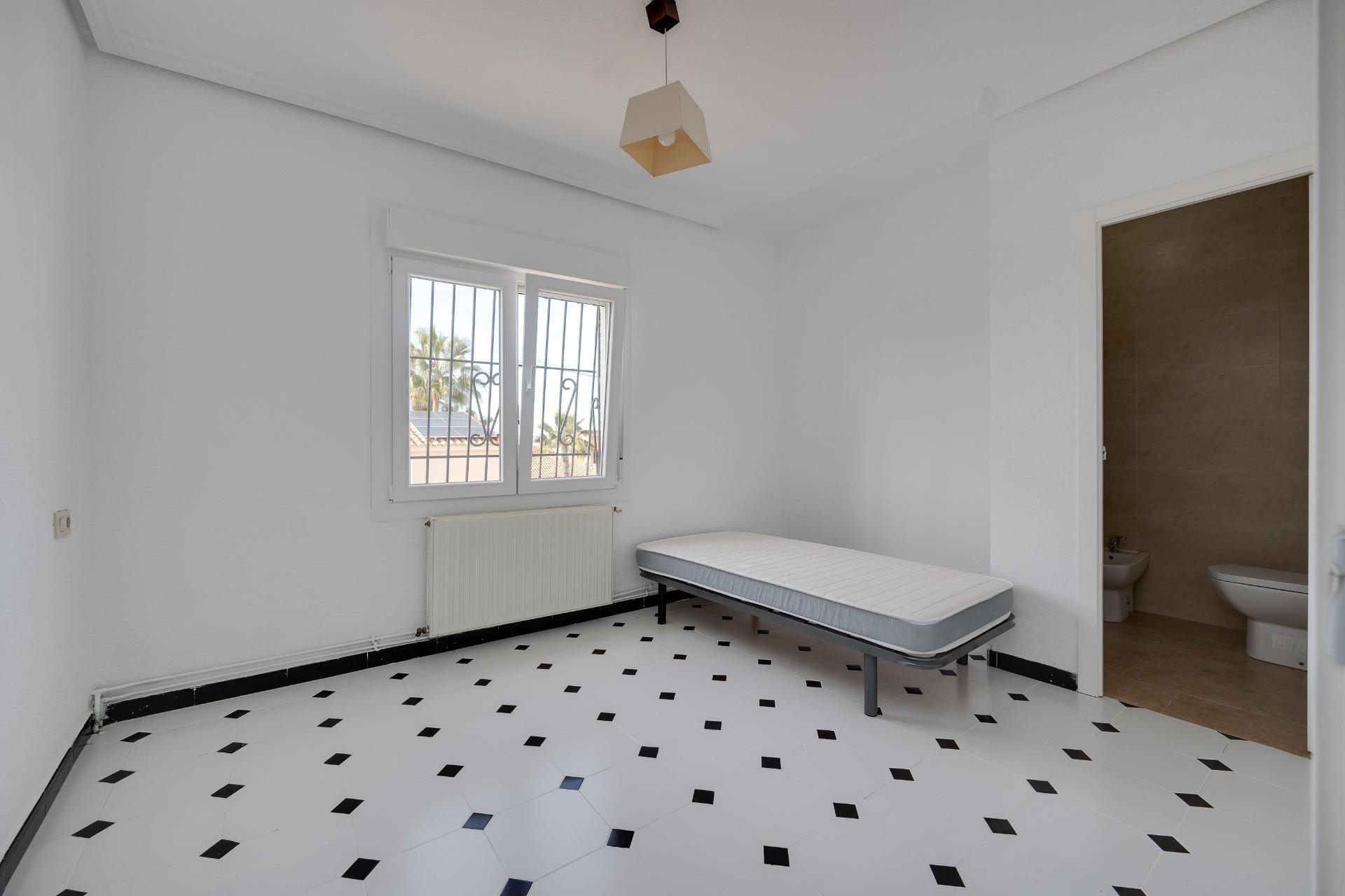 Kamienica w Torrevieja, Alicante, Hiszpania 3 sypialnie, 229 mkw. nr 149788