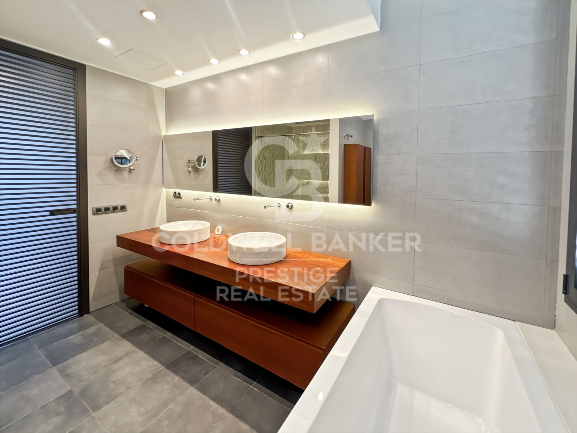 Talo Barcelona, Espanja 4 makuuhuonetta, 434 m2 No. 178801