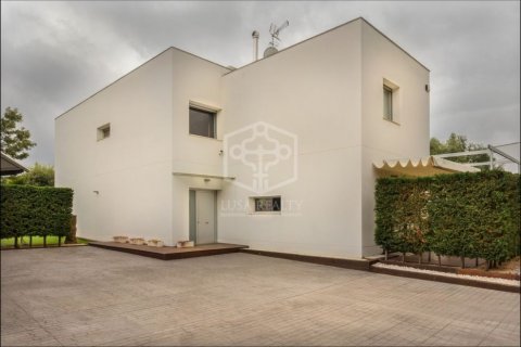 Huvila Sant Andreu de Llavaneres, Barcelona, Espanja 4 makuuhuonetta, 377 m2 No. 78366